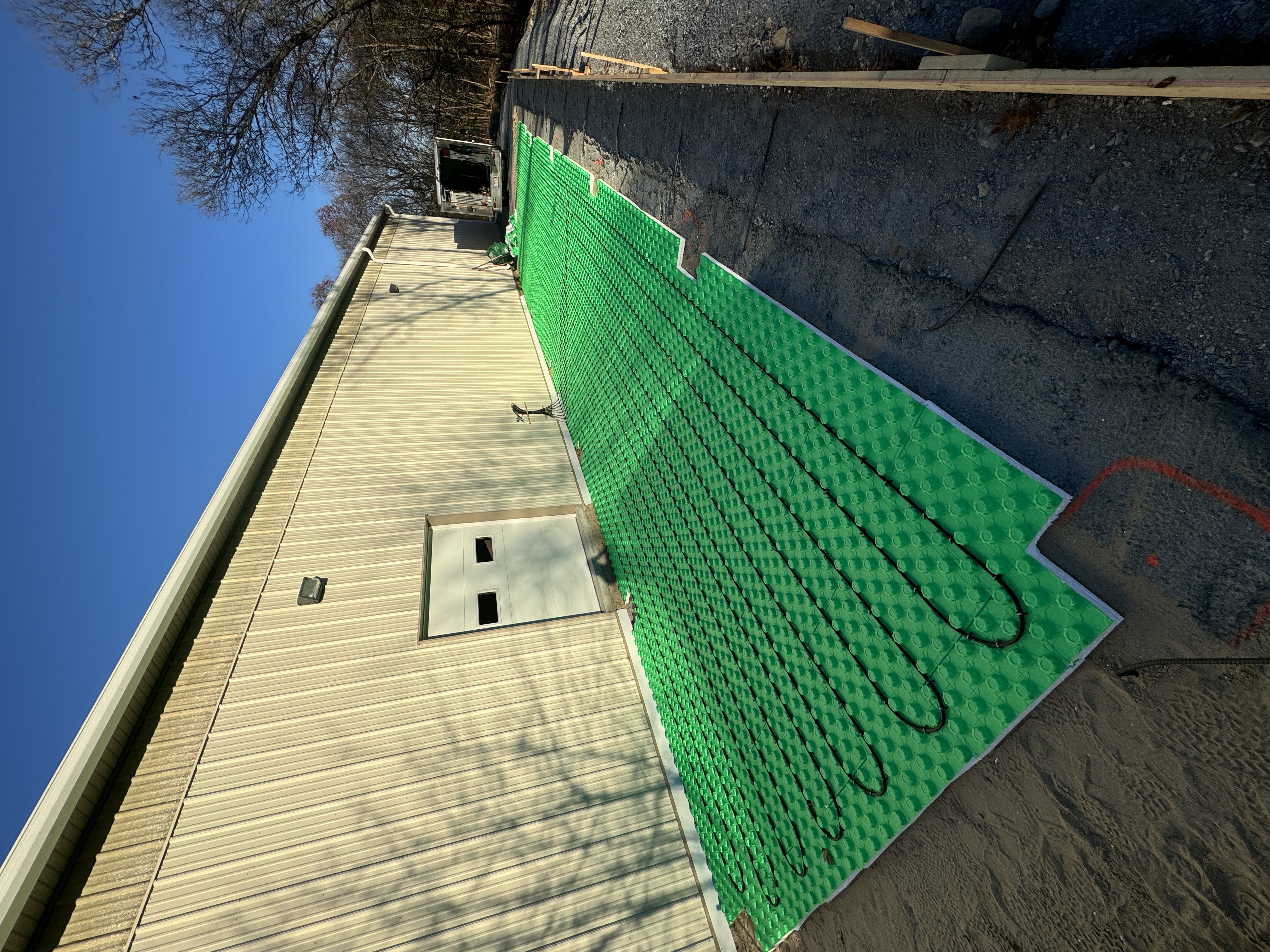 In-floor hydronic heating system illustrating even heat distribution
